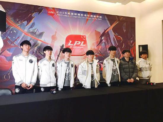 们的热烈讨 们的热烈讨